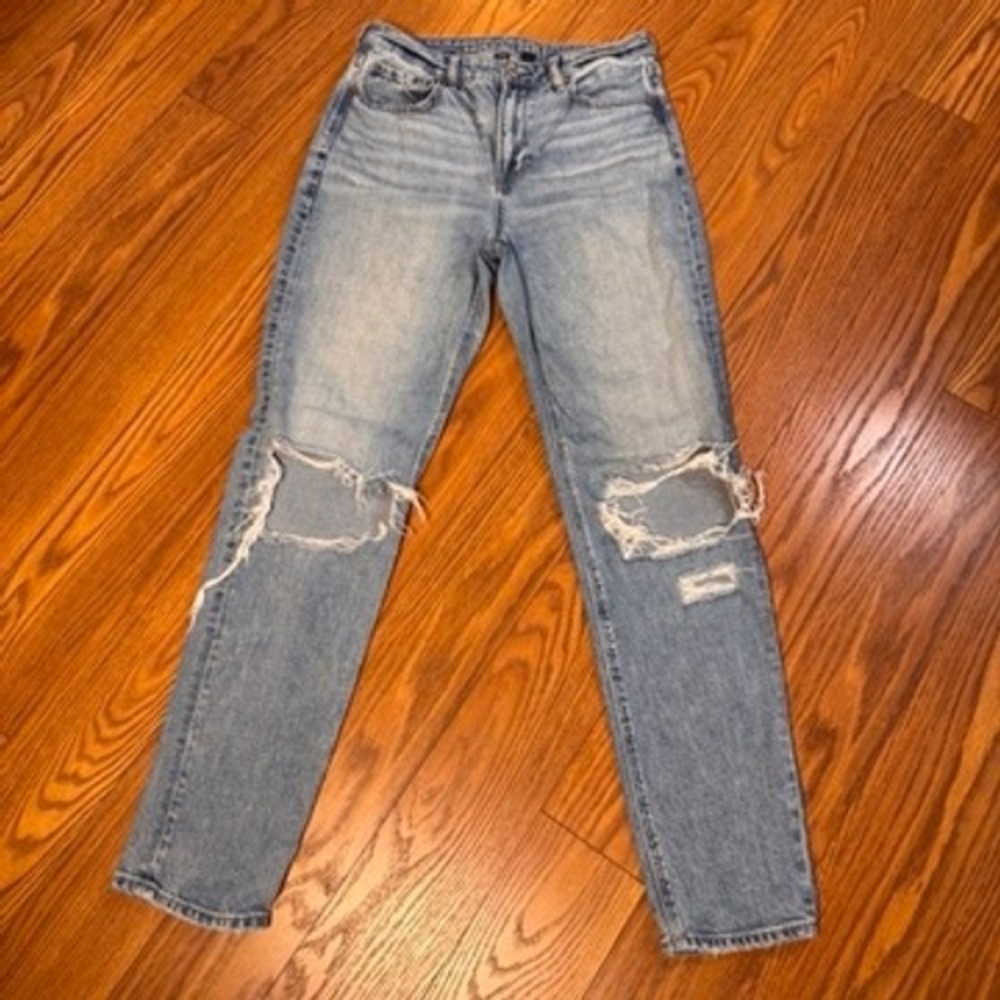 American Eagle Strigid Mom Jeans Light Wash Distressed High Rise 8 X-Long